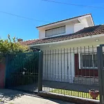 Casa En Mar Del Plata Con Parque, Parrilla Y Cochera Cubierta A Dos Cuadras Del Mar